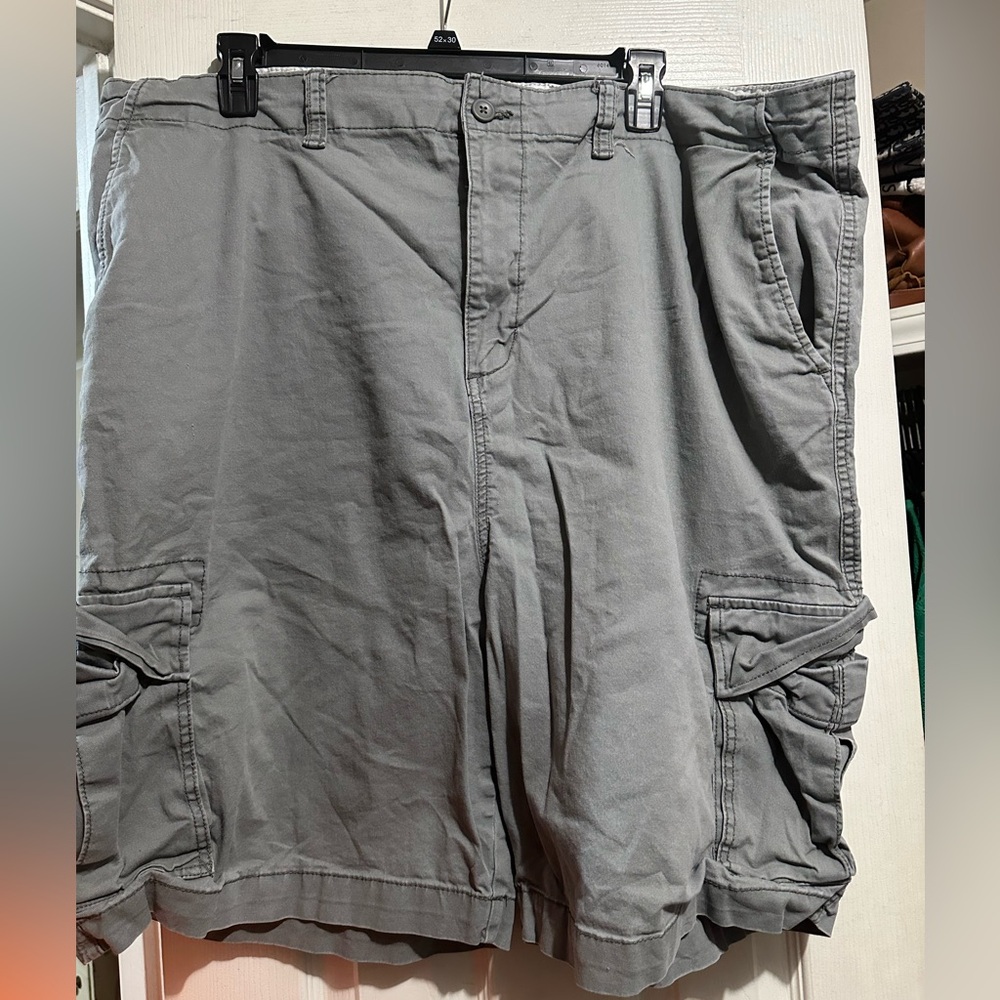 Men’s Old Navy 48 waist gray cargo shorts.